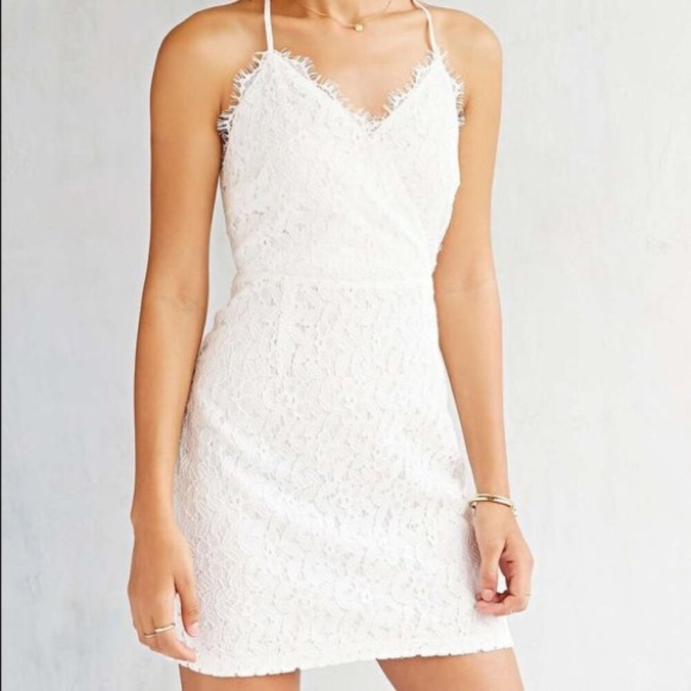 KIMCHI BLUE White Eyelash Lace Mini Dress Size 6 NWT